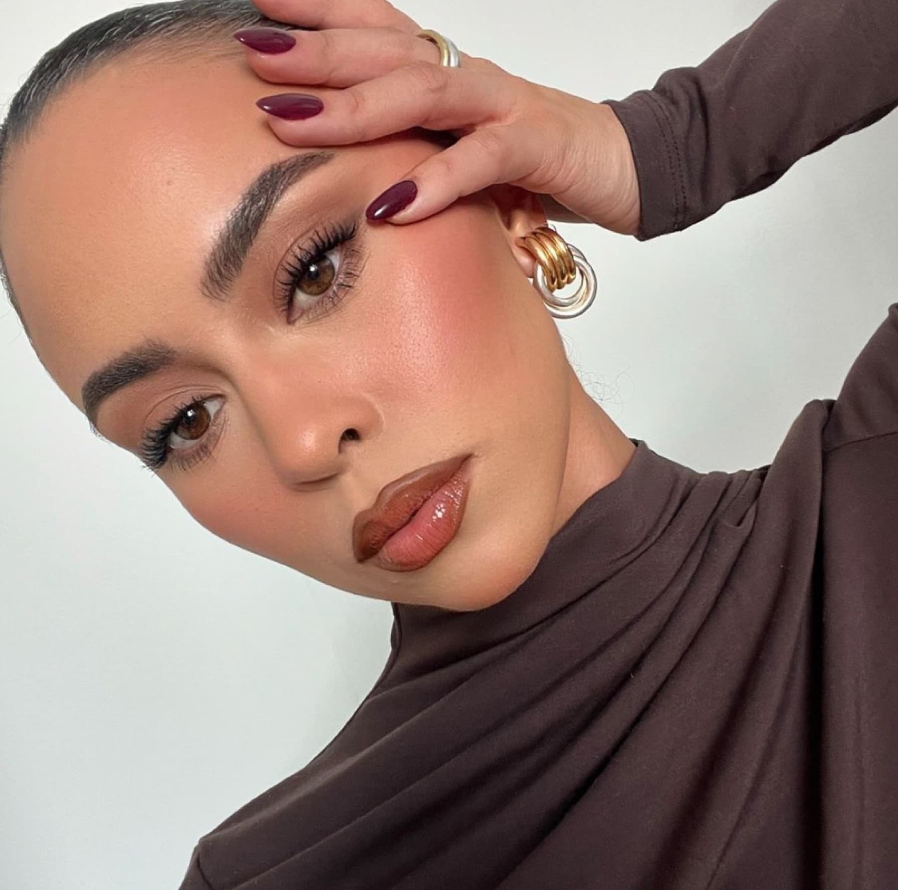 Classic make-up by Ella’s Beauty — warm bronze tones, soft glam and glossy lip